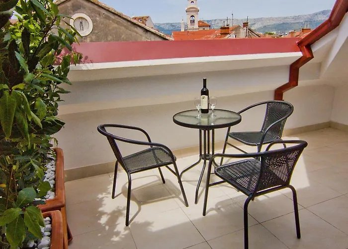 Laura Lux Suites