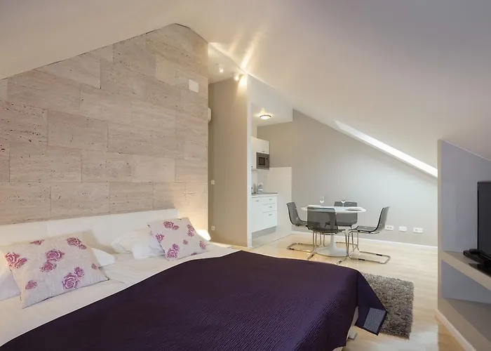 Laura Lux Suites